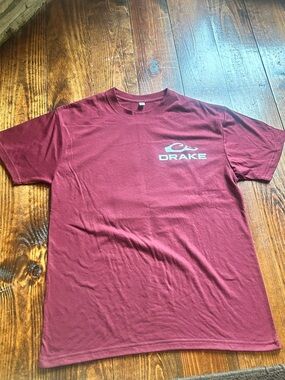 Men's Short Sleeve Crewneck T-Shirt in Maroon